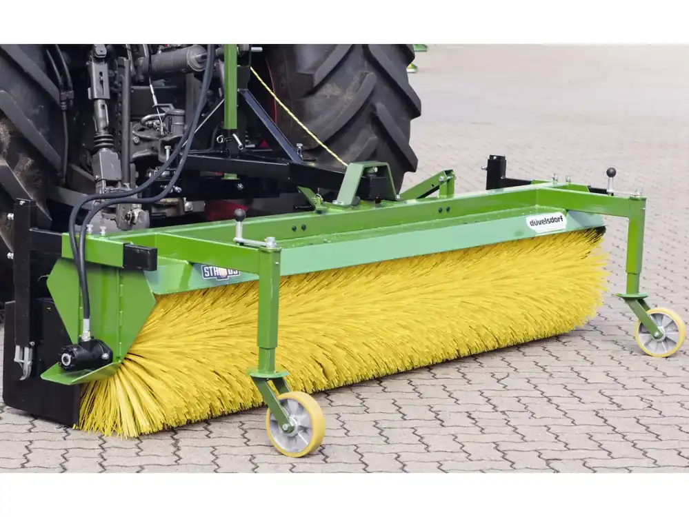 Düvelsdorf Kehrmaschine "Stratos DKT" Hoflader ohne Haken und Ösen Highlight