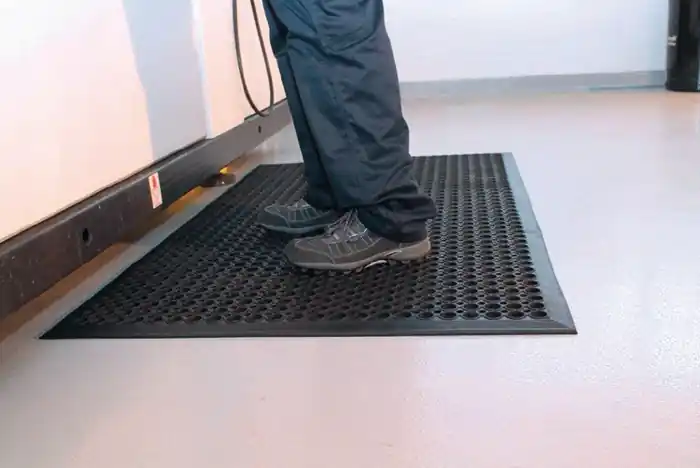 Arbeitsplatzbodenbelag Fertigmatte L1500xB900xS10mm schwarz Gum.COBA Billig